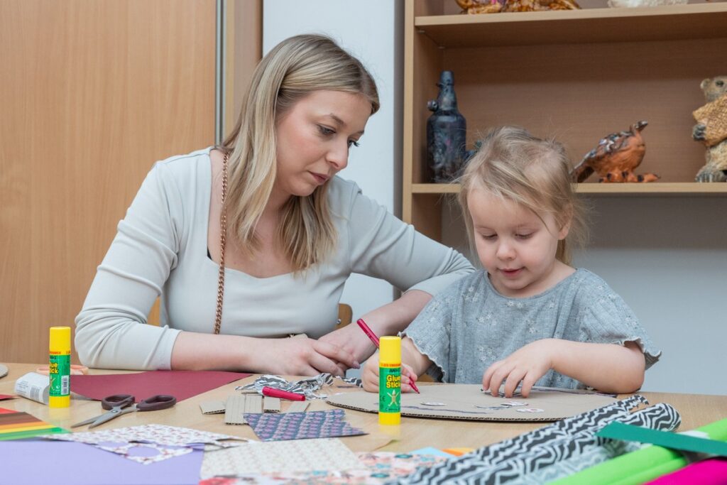 Warsztaty plastyczne w Galerii i Ośrodku Plastycznej Twórczości Dziecka w Toruniu, fot. Mikołaj Kuras dla UMWKP