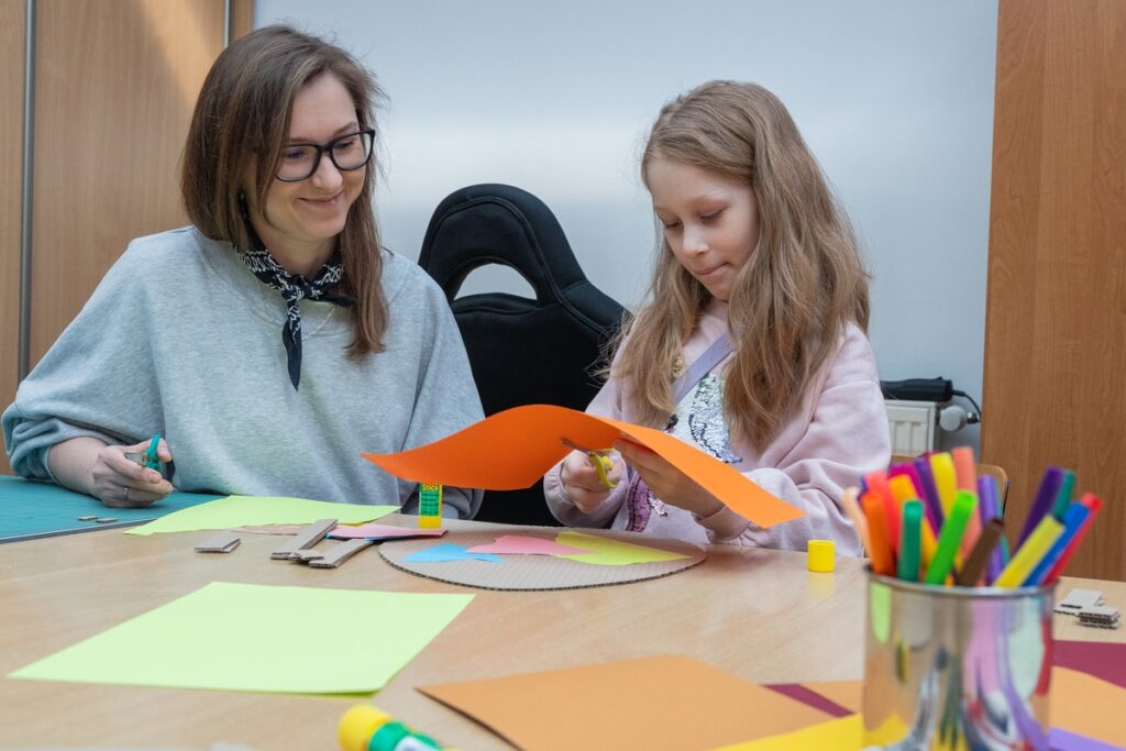 Warsztaty plastyczne w Galerii i Ośrodku Plastycznej Twórczości Dziecka w Toruniu, fot. Mikołaj Kuras dla UMWKP
