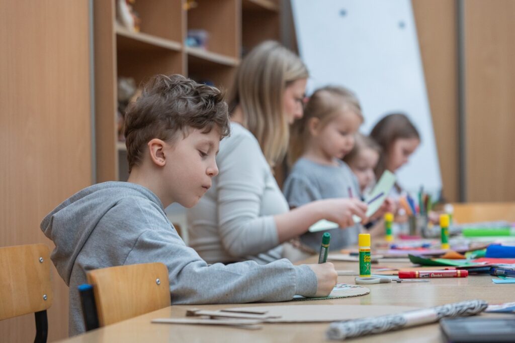 Warsztaty plastyczne w Galerii i Ośrodku Plastycznej Twórczości Dziecka w Toruniu, fot. Mikołaj Kuras dla UMWKP