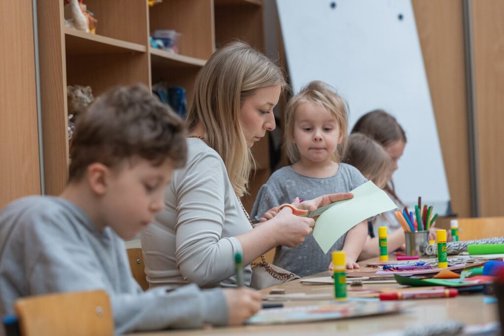 Warsztaty plastyczne w Galerii i Ośrodku Plastycznej Twórczości Dziecka w Toruniu, fot. Mikołaj Kuras dla UMWKP