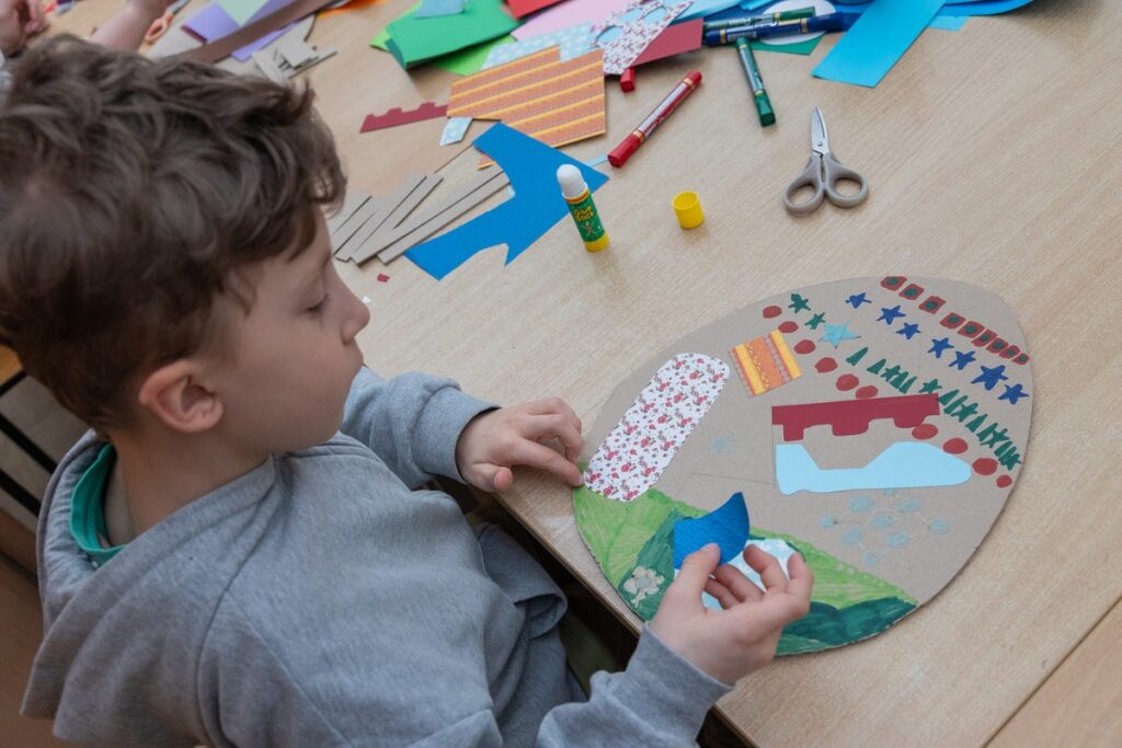 Warsztaty plastyczne w Galerii i Ośrodku Plastycznej Twórczości Dziecka w Toruniu, fot. Mikołaj Kuras dla UMWKP