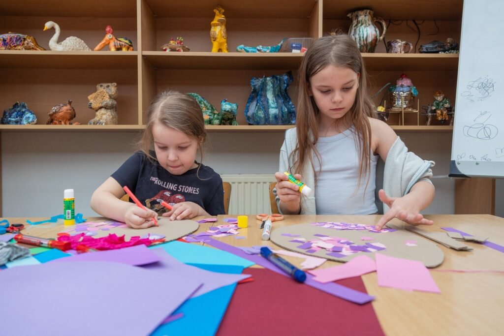 Warsztaty plastyczne w Galerii i Ośrodku Plastycznej Twórczości Dziecka w Toruniu, fot. Mikołaj Kuras dla UMWKP