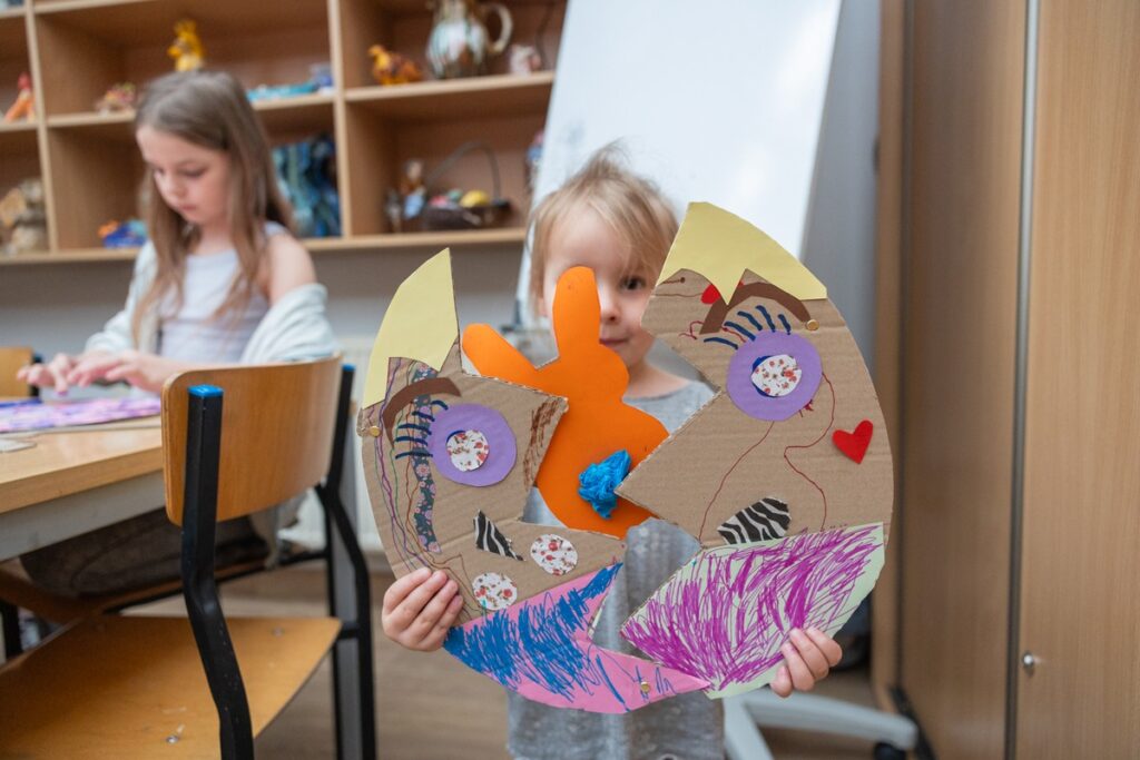 Warsztaty plastyczne w Galerii i Ośrodku Plastycznej Twórczości Dziecka w Toruniu, fot. Mikołaj Kuras dla UMWKP