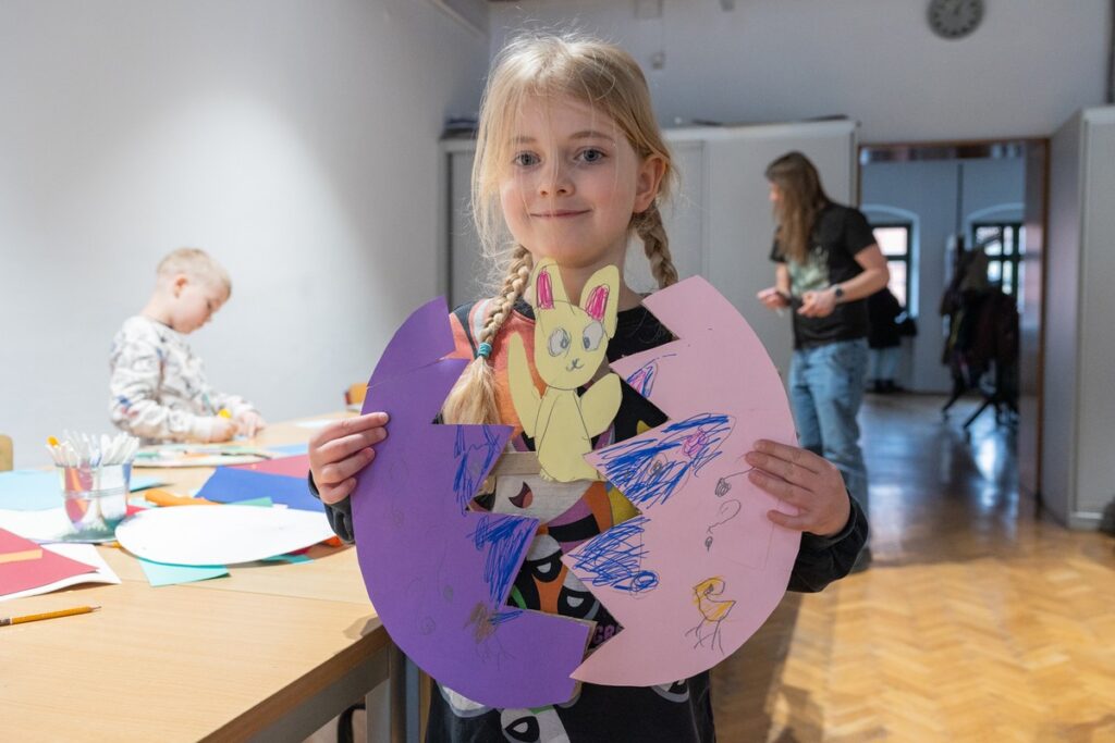 Warsztaty plastyczne w Galerii i Ośrodku Plastycznej Twórczości Dziecka w Toruniu, fot. Mikołaj Kuras dla UMWKP