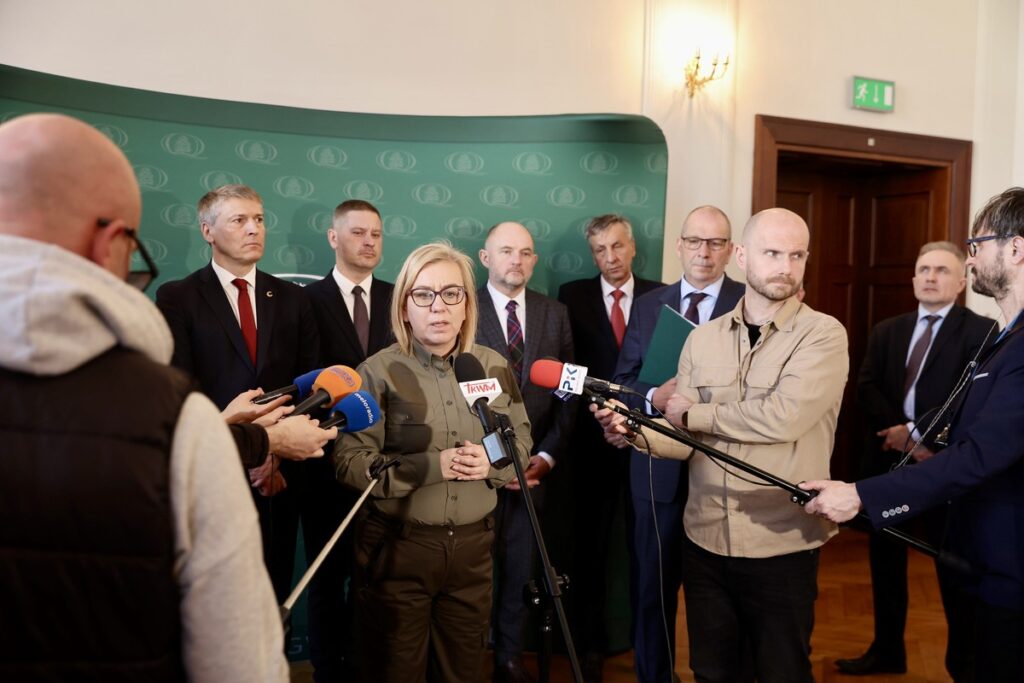 Konferencja prasowa min. Henning-Kloski i marszałka Piotra Całbeckiego w Toruniu, fot. Andrzej Goiński/UMWKP
