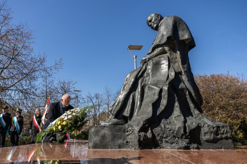 Obchody 21. rocznicy śmierci Jana Pawła II, fot. Szymon Zdziebło/tarantoga.pl dla UMWKP