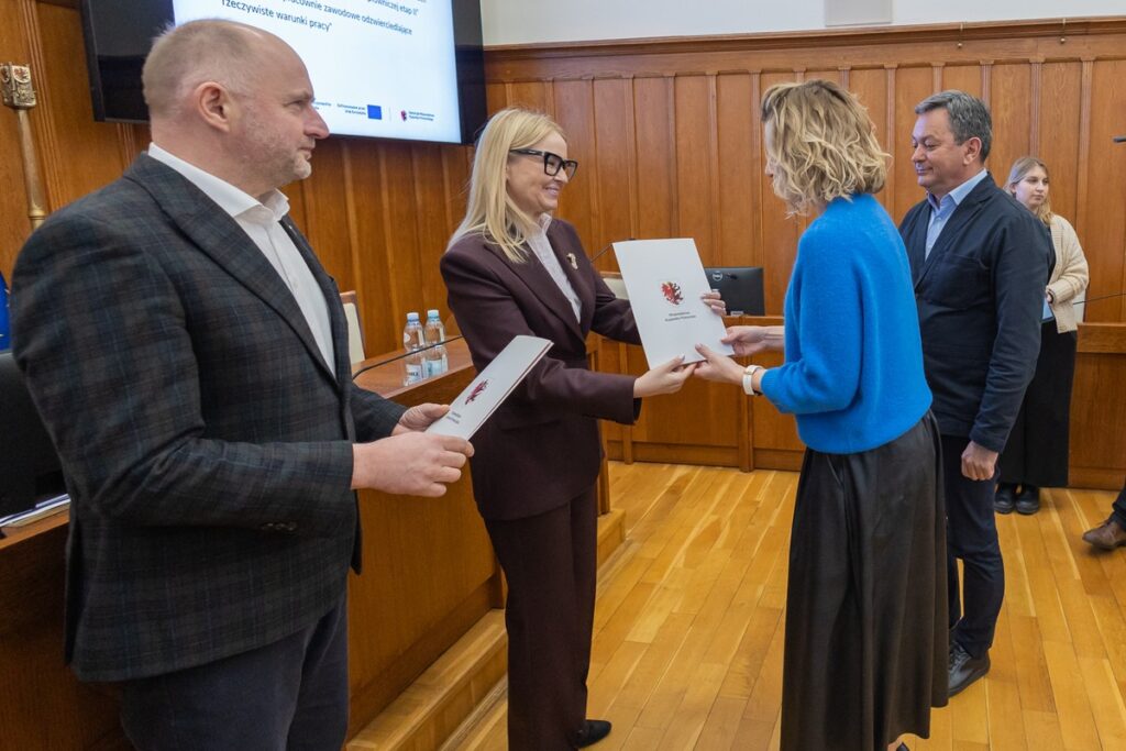 Ceremony of handing over EFKP agreements, April 8, 2026, photo by Mikołaj Kuras for UMWKP