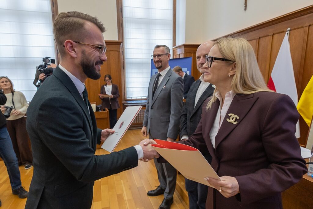 Ceremony of handing over EFKP agreements, April 8, 2026, photo by Mikołaj Kuras for UMWKP