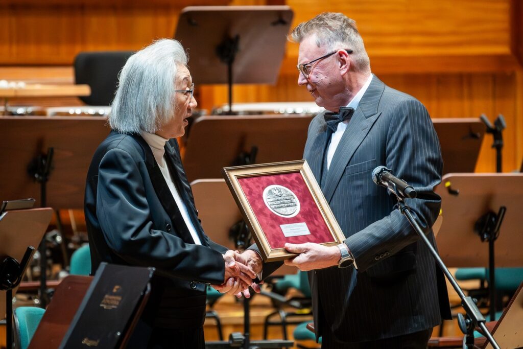 Medal marszałka dla Mitsuyoshiego Oikawy, fot. Tomasz Czachorowski/eventphoto.com.pl dla UMWKP
