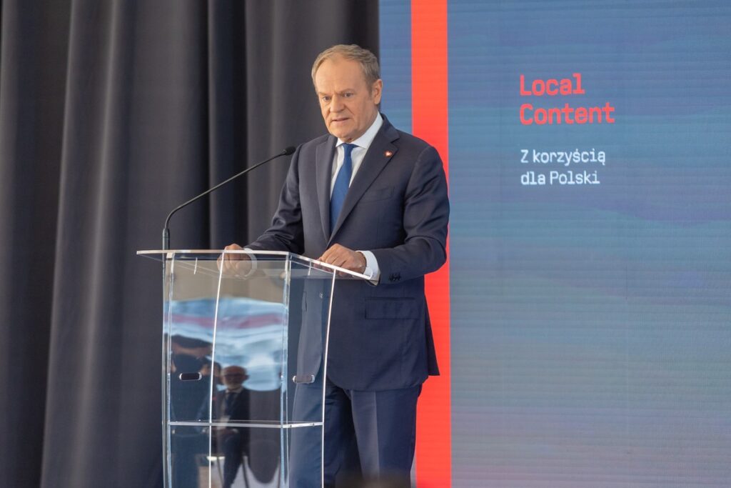 Polski local content – konferencja premiera Donalda Tuska i ministra Wojciecha Balczuna w Ostaszewie, fot. Mikołaj Kuras dla UMWKP