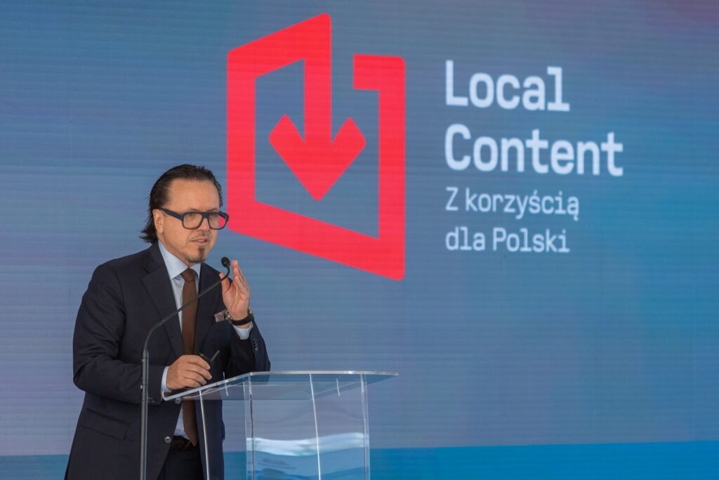 Polski local content – konferencja premiera Donalda Tuska i ministra Wojciecha Balczuna w Ostaszewie, fot. Mikołaj Kuras dla UMWKP