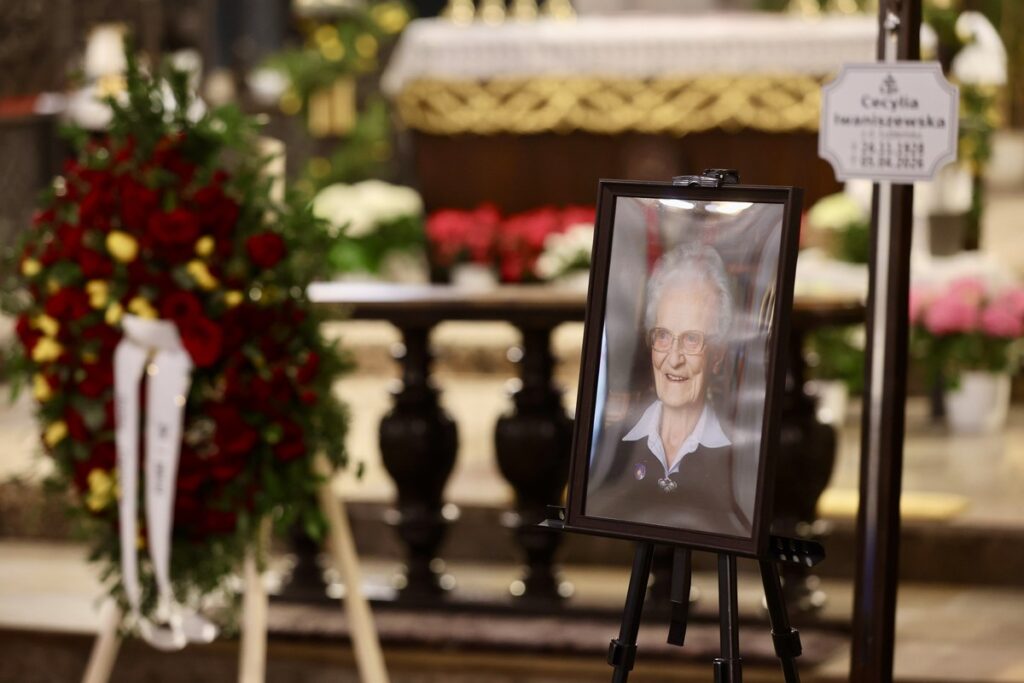 Uroczystości pogrzebowe dr Cecylii Iwaniszewskiej, fot. Andrzej Goiński/UMWKP