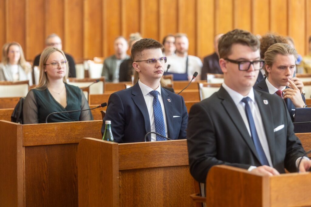 Final session of the 2nd term of the Youth Regional Parliament, photo by Szymon Zdziebło / tarantoga for UMWKP