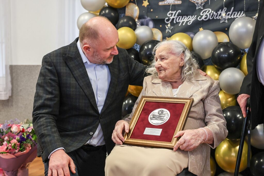 Setne urodziny pani Zofii Gajewskiej, fot. Szymon Zdziebło/tarantoga dla UMWKP