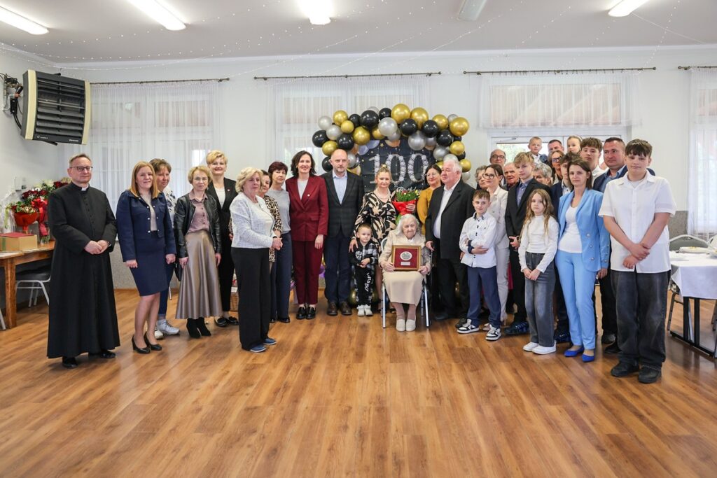 Setne urodziny pani Zofii Gajewskiej, fot. Szymon Zdziebło/tarantoga dla UMWKP