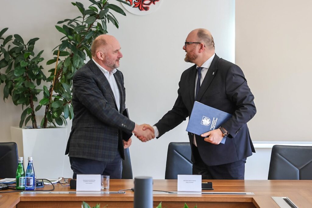 Podpisanie listu intencyjnego w sprawie działki pod budowę Centrum Czochralskiego, fot. Szymon Zdziebło/tarantoga