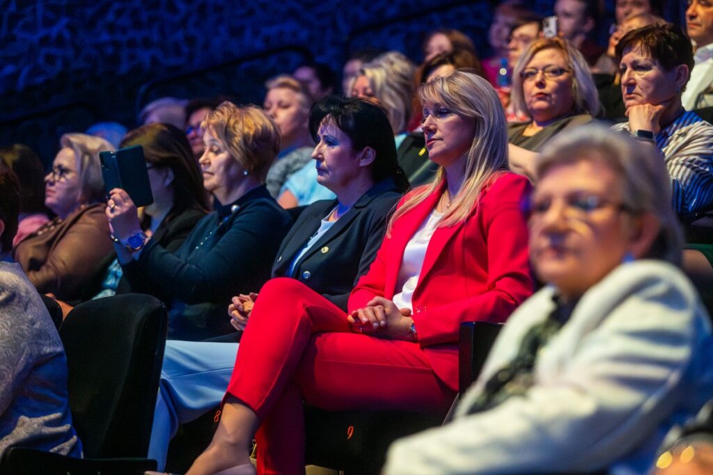 Gala z okazji 35-lecia samorządu pielęgniarek i położnych, Toruń, Jordanki, fot. Szymon Zdziebło/tarantoga dla UMWKP
