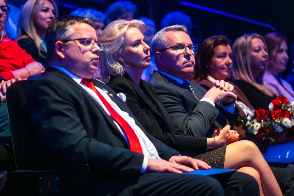 Gala z okazji 35-lecia samorządu pielęgniarek i położnych, Toruń, Jordanki, fot. Szymon Zdziebło/tarantoga dla UMWKP