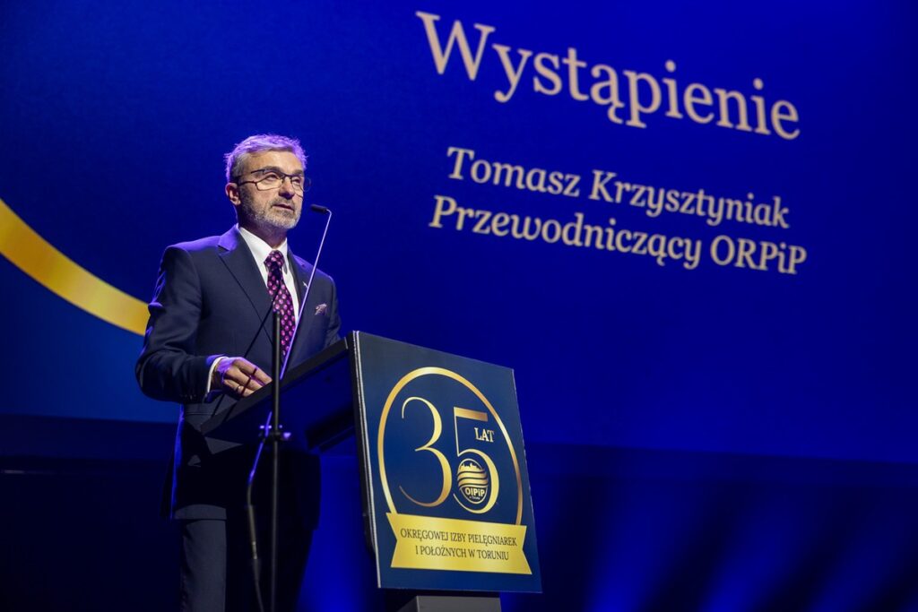 Gala z okazji 35-lecia samorządu pielęgniarek i położnych, Toruń, Jordanki, fot. Szymon Zdziebło/tarantoga dla UMWKP