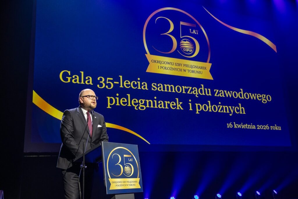 Gala z okazji 35-lecia samorządu pielęgniarek i położnych, Toruń, Jordanki, fot. Szymon Zdziebło/tarantoga dla UMWKP