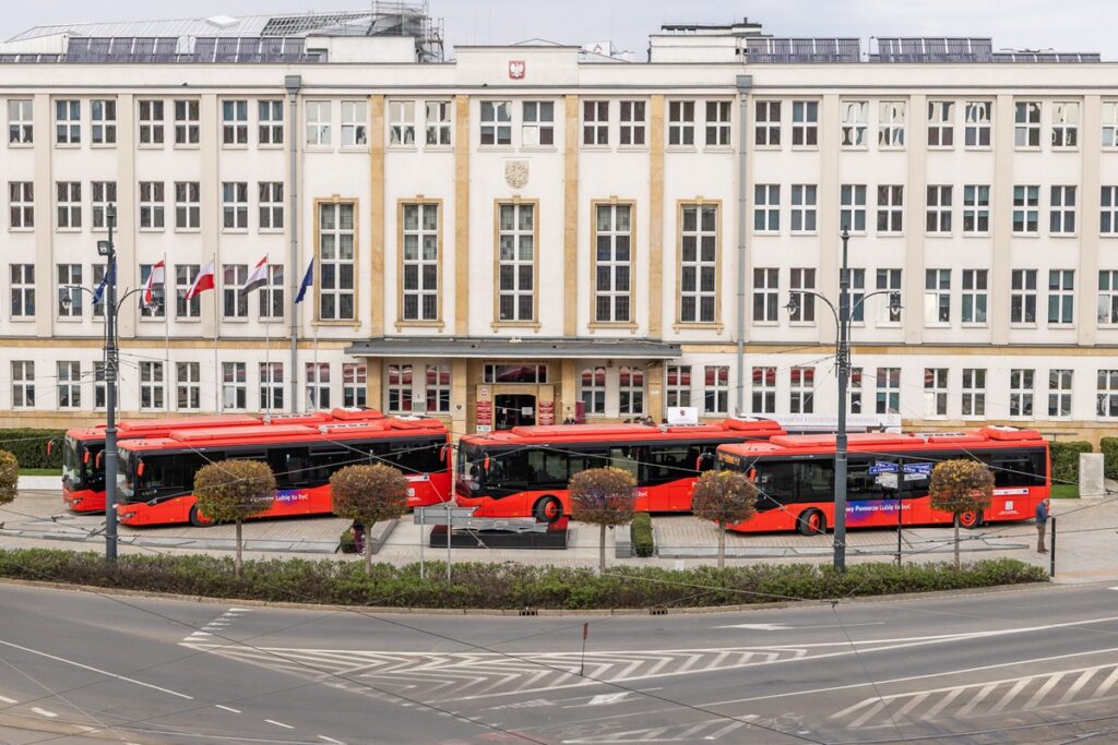 Odbiór nowych autobusów Kujawsko-Pomorskiego Transportu Samochodowego, fot. Andrzej Goiński/UMWKP