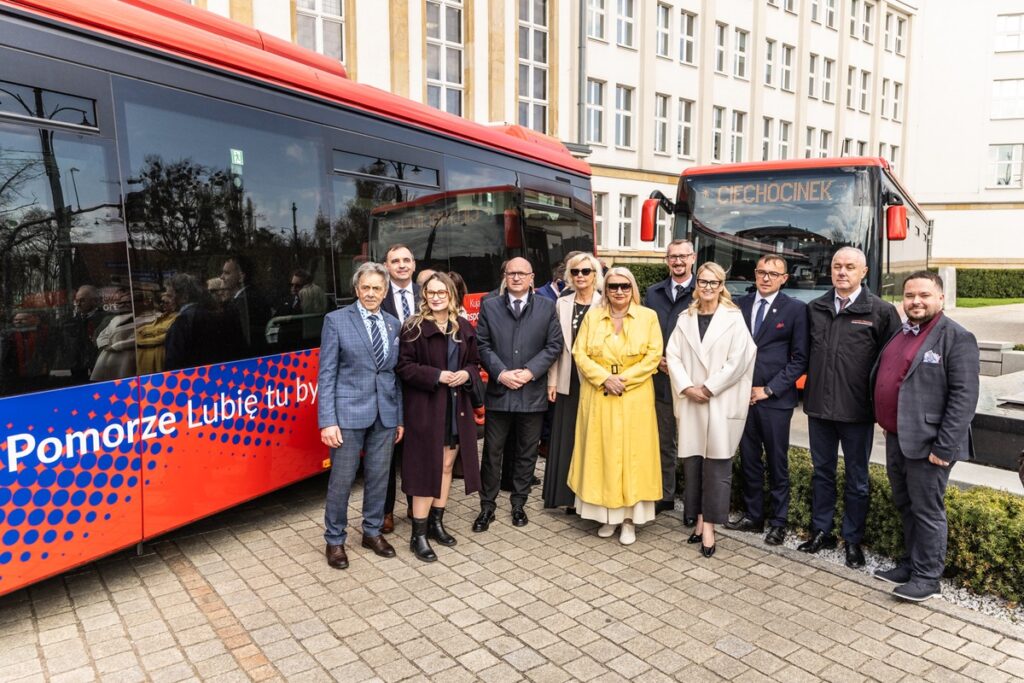 Odbiór nowych autobusów Kujawsko-Pomorskiego Transportu Samochodowego, fot. Andrzej Goiński/UMWKP