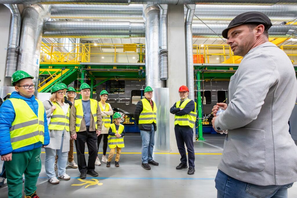 Dzień otwarty w PESA na Jubileusz 25-lecia, Eskapada, fot. Tomasz Czachorowski/eventphoto.ocm.pl dla UMWKP