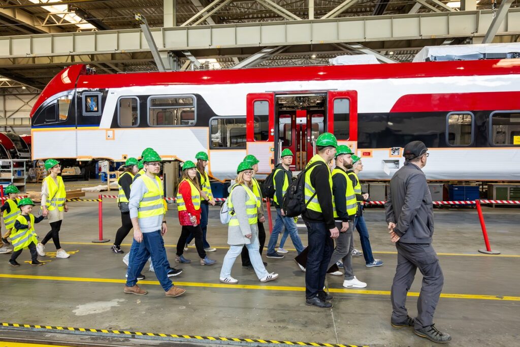 Dzień otwarty w PESA na Jubileusz 25-lecia, Eskapada, fot. Tomasz Czachorowski/eventphoto.ocm.pl dla UMWKP