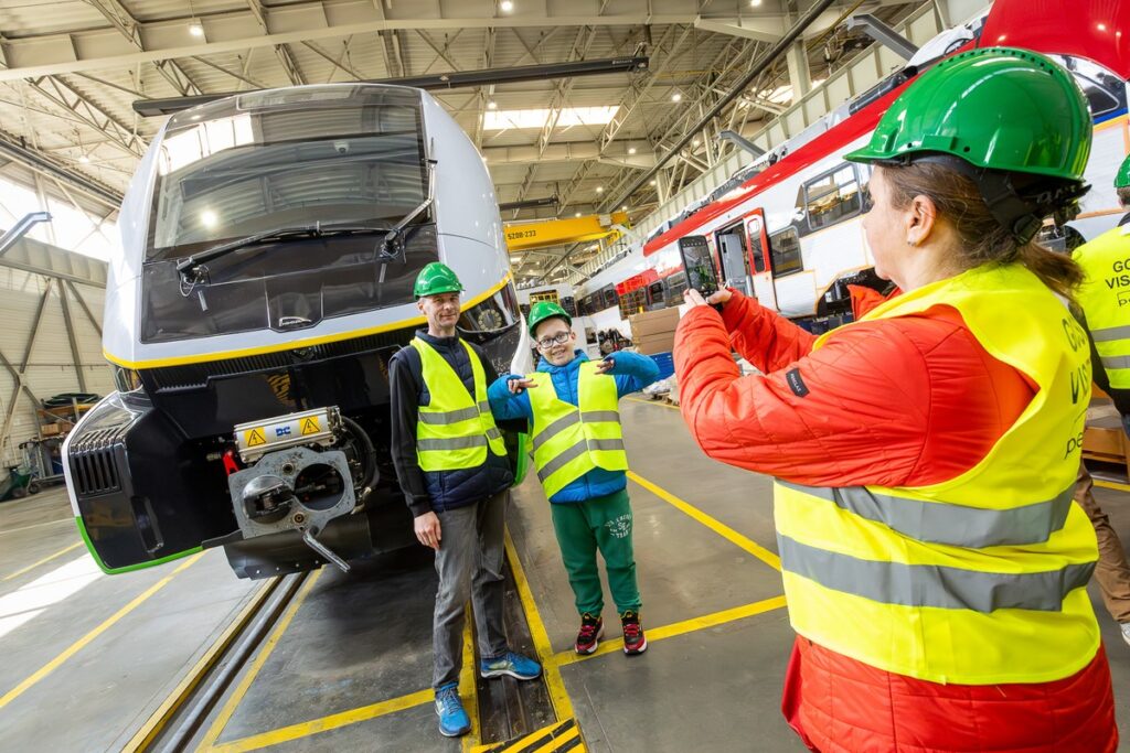Dzień otwarty w PESA na Jubileusz 25-lecia, Eskapada, fot. Tomasz Czachorowski/eventphoto.ocm.pl dla UMWKP