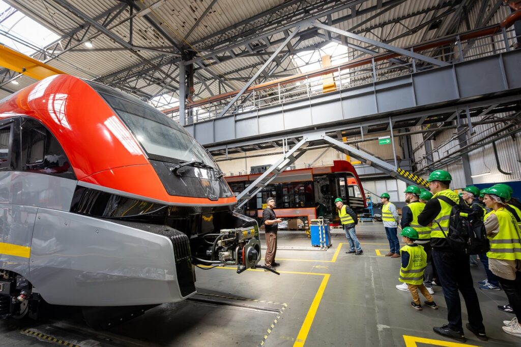 Dzień otwarty w PESA na Jubileusz 25-lecia, Eskapada, fot. Tomasz Czachorowski/eventphoto.ocm.pl dla UMWKP