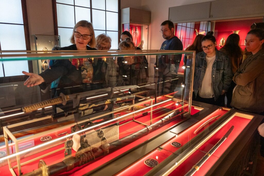 Toruń, Zwiedzanie Muzeum Sztuki Azji w Kamienicy pod Gwiazdą w nowej odsłonie, Eskapada, fot. Mikołaj Kuras dla UMWKP