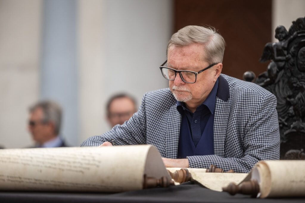Signing of the letter of intent regarding the celebration of the anniversary of the granting of city rights to Toruń and Chełmno, photo by Szymon Zdziebło / Tarantoga for UMWKP