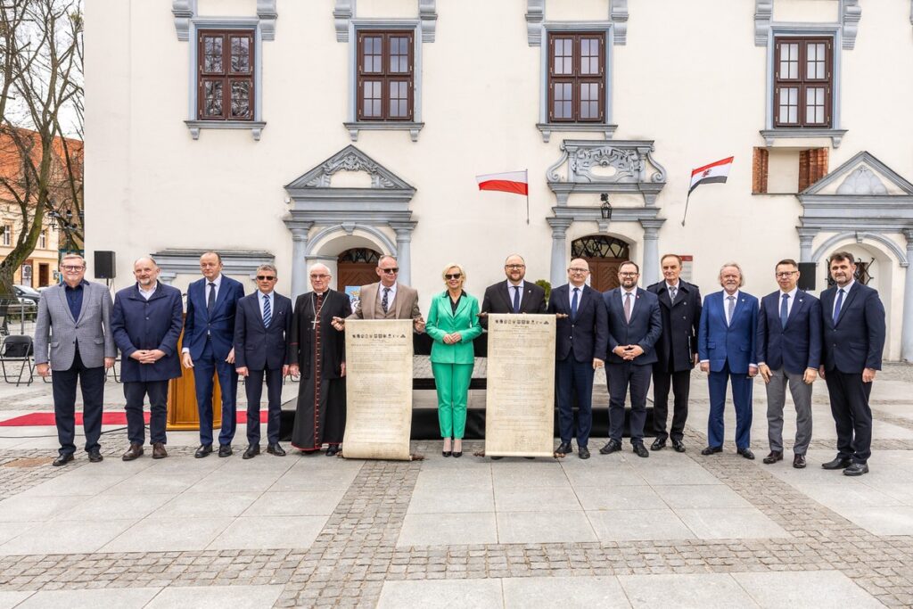 Signing of the letter of intent regarding the celebration of the anniversary of the granting of city rights to Toruń and Chełmno, photo by Szymon Zdziebło / Tarantoga for UMWKP