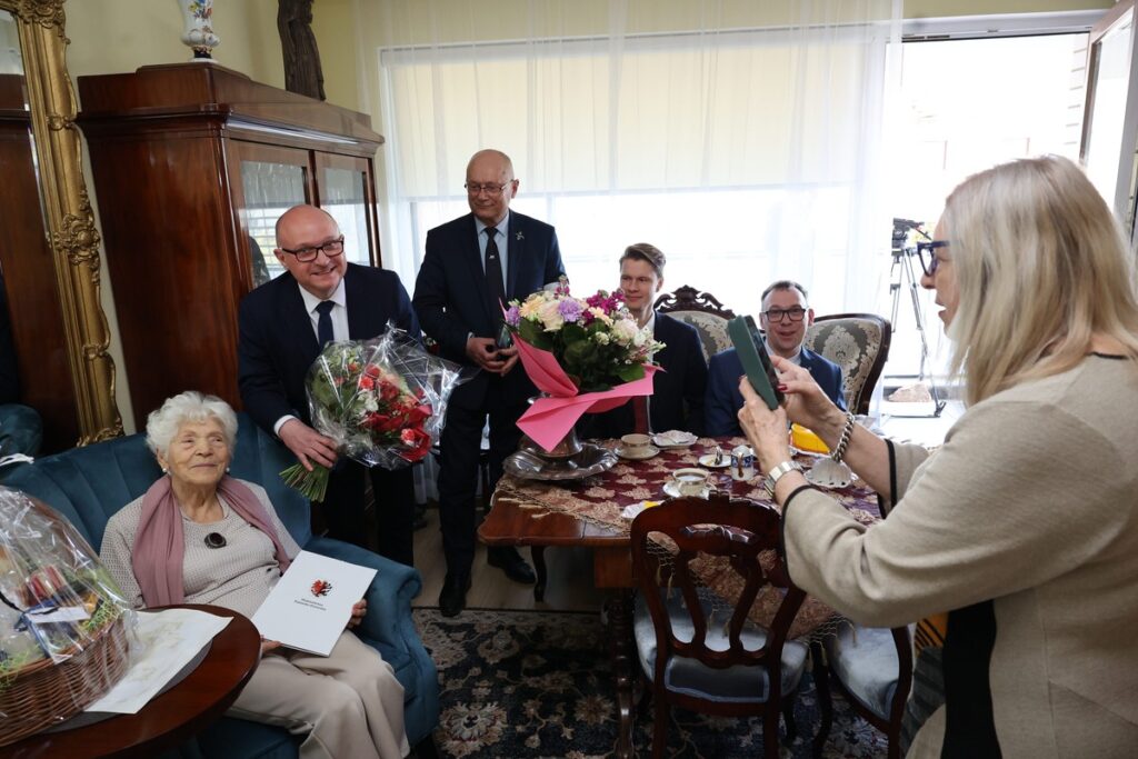 105. urodziny płk Urszuli Tauer, fot. Mikołaj Kuras dla UMWKP