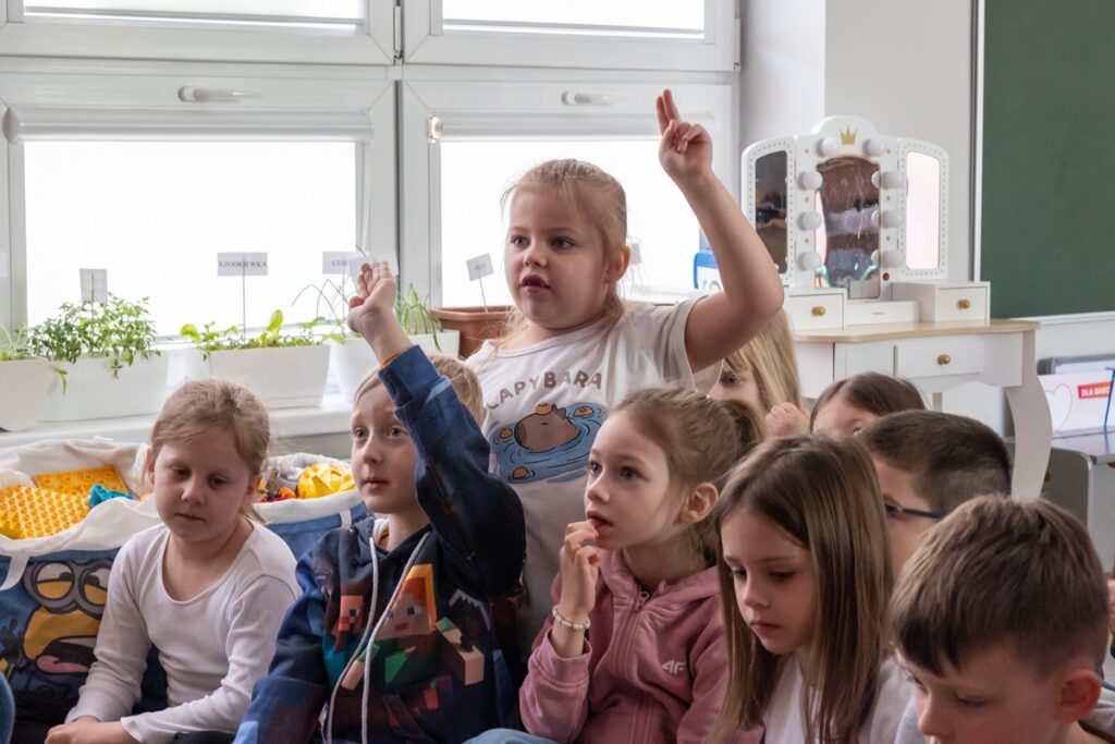 Projekt „Ciemne niebo w astrobazie”, lekcja w przedszkolu w Rypinie, fot. Mikołaj Kuras dla UMWKP