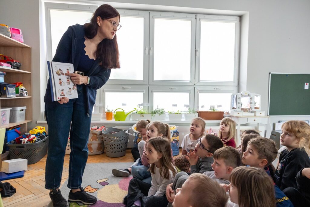 Projekt „Ciemne niebo w astrobazie”, lekcja w przedszkolu w Rypinie, fot. Mikołaj Kuras dla UMWKP