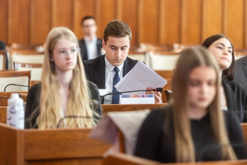 Regional Knowledge Competition on Local Government. Photo: Szymon Zdziebło / tarantoga.pl for UMWKP