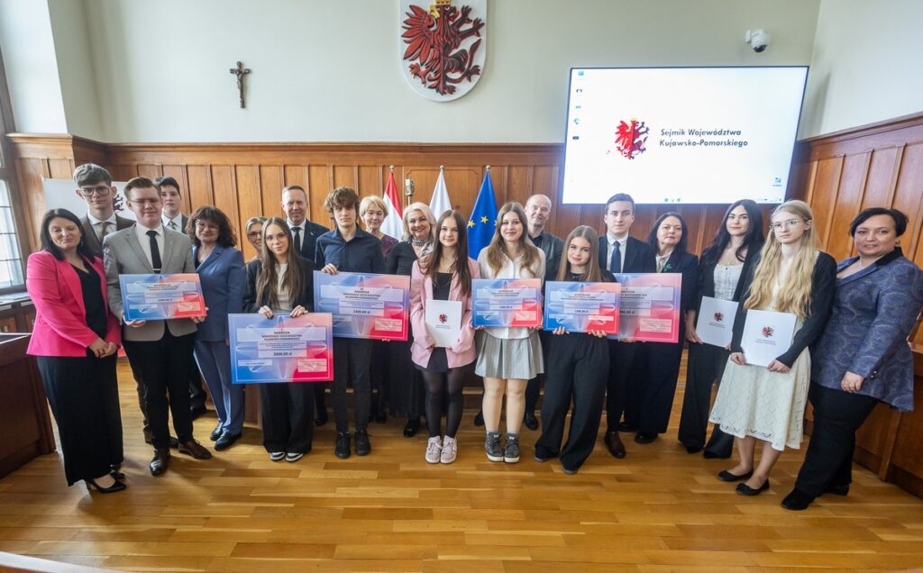 Regional Knowledge Competition on Local Government. Photo: Szymon Zdziebło / tarantoga.pl for UMWKP
