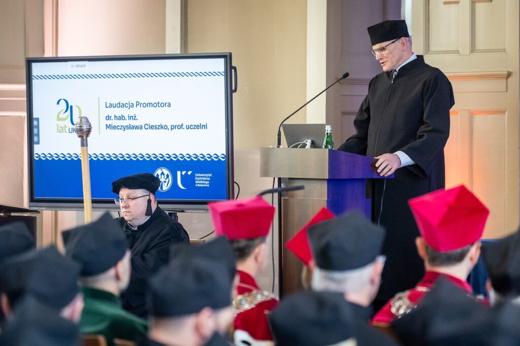 Honorary doctorate awarded to Professor Józef Kubik. Photo: Tomasz Czachorowski / eventphoto.com.pl for UMWKP