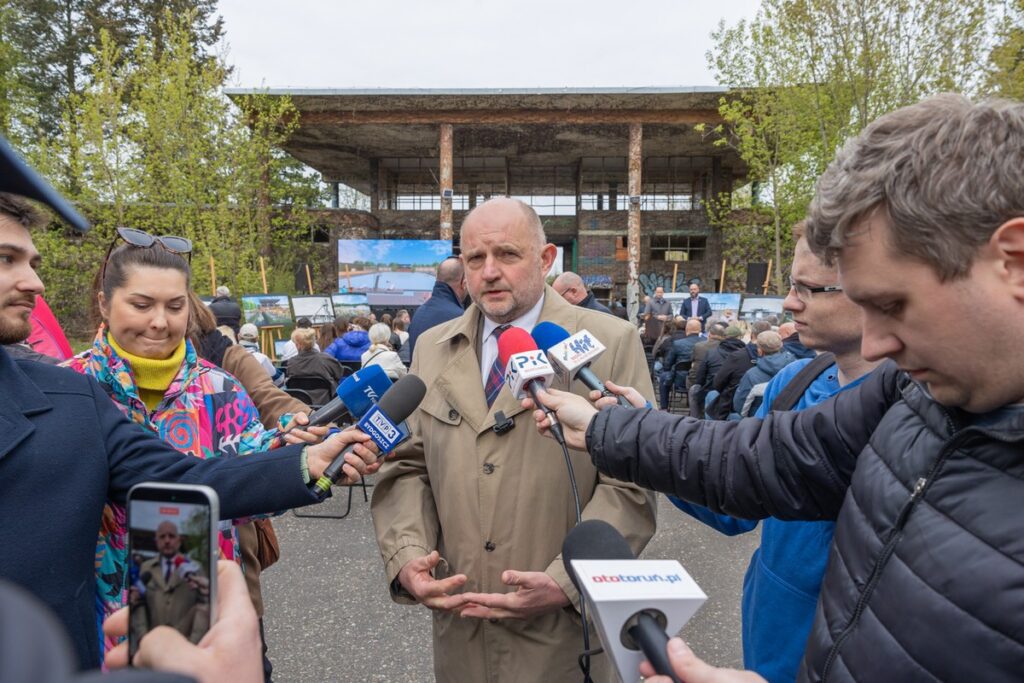 Meeting at the pool complex in Ciechocinek, photo: Mikołaj Kuras / UMWKP