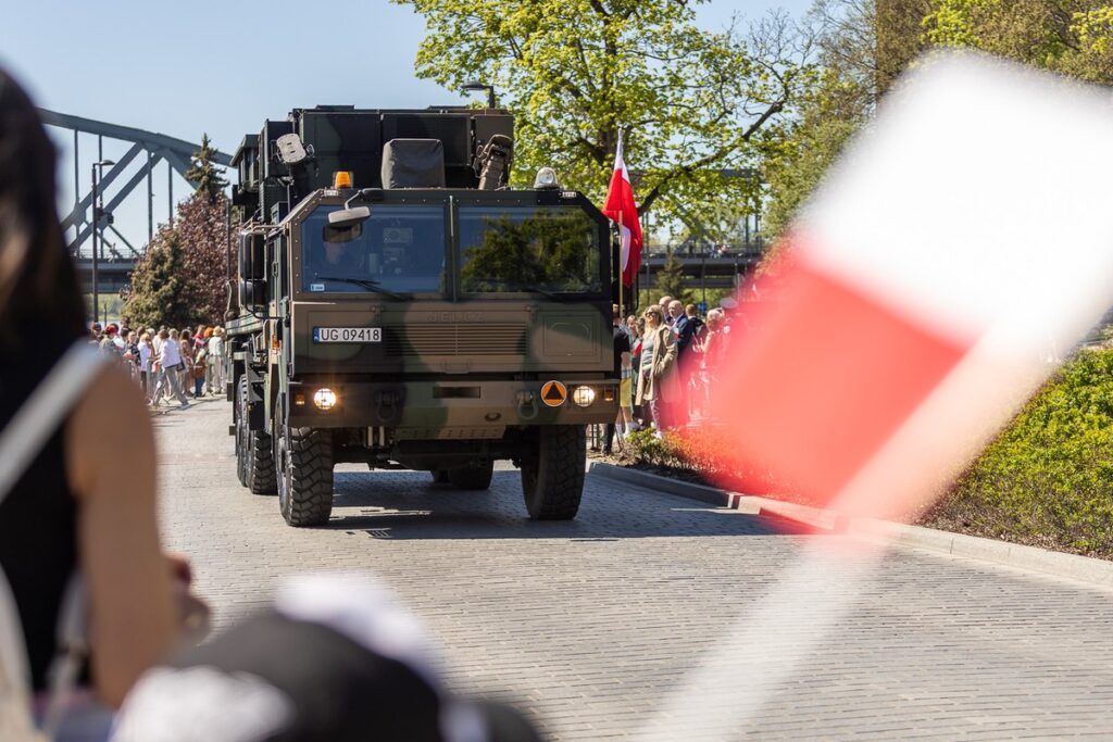 Wojewódzkie obchody Dnia Flagi, Toruń, fot. Szymon Zdziebło/tarantoga dla UMWKP