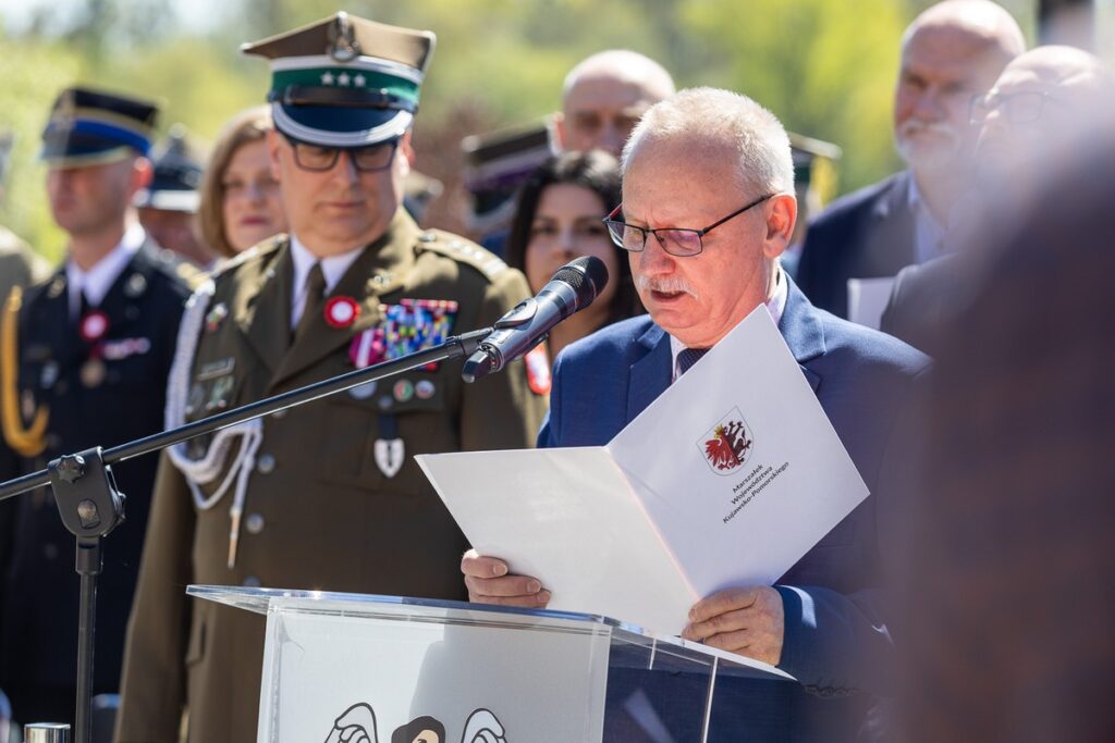 Wojewódzkie obchody Dnia Flagi, Toruń, fot. Szymon Zdziebło/tarantoga dla UMWKP