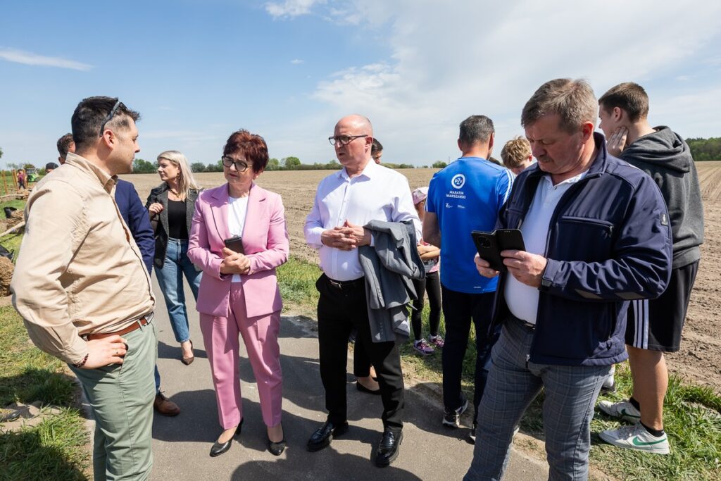 New plantings along regional road no. 551 in Raciniewo, photo by Tomasz Czachorowski/eventphoto for UMWKP