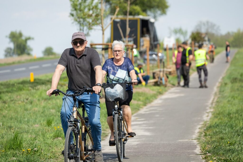 New plantings along regional road no. 551 in Raciniewo, photo by Tomasz Czachorowski/eventphoto for UMWKP