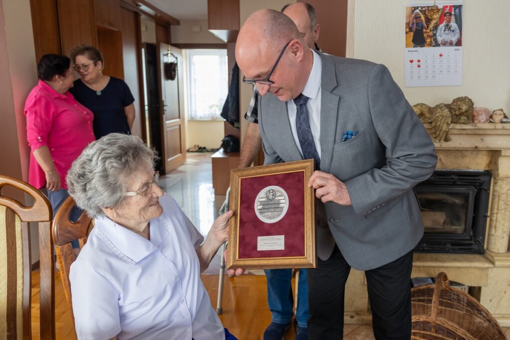 Awarding of a medal to Ms. Władysława Nowakowska, photo by Mikołaj Kuras for the UMWKP