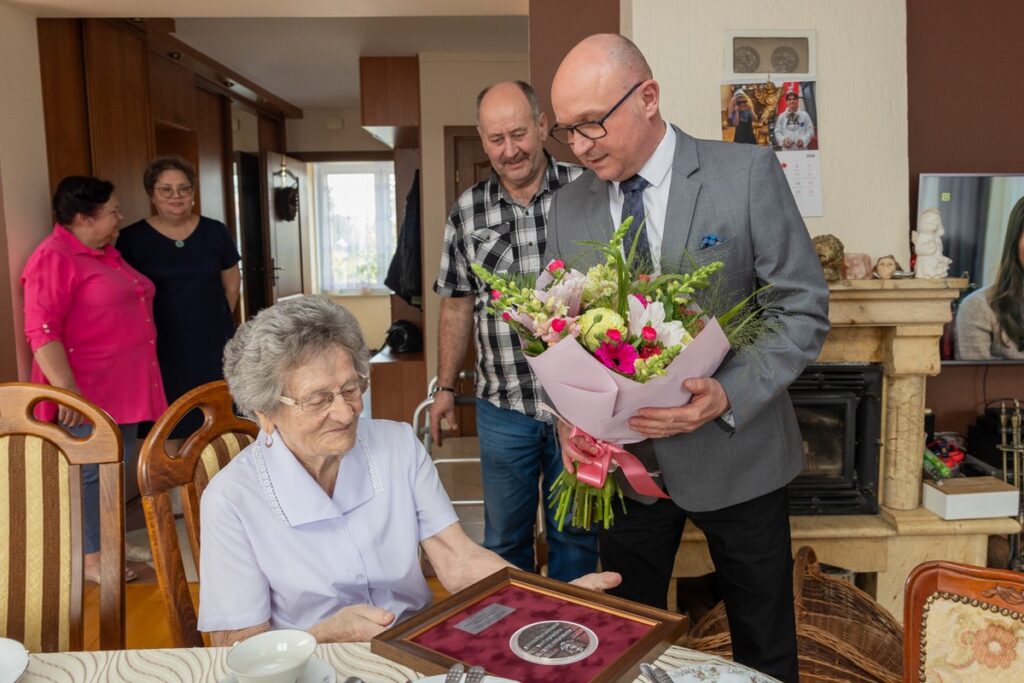 Awarding of a medal to Ms. Władysława Nowakowska, photo by Mikołaj Kuras for the UMWKP