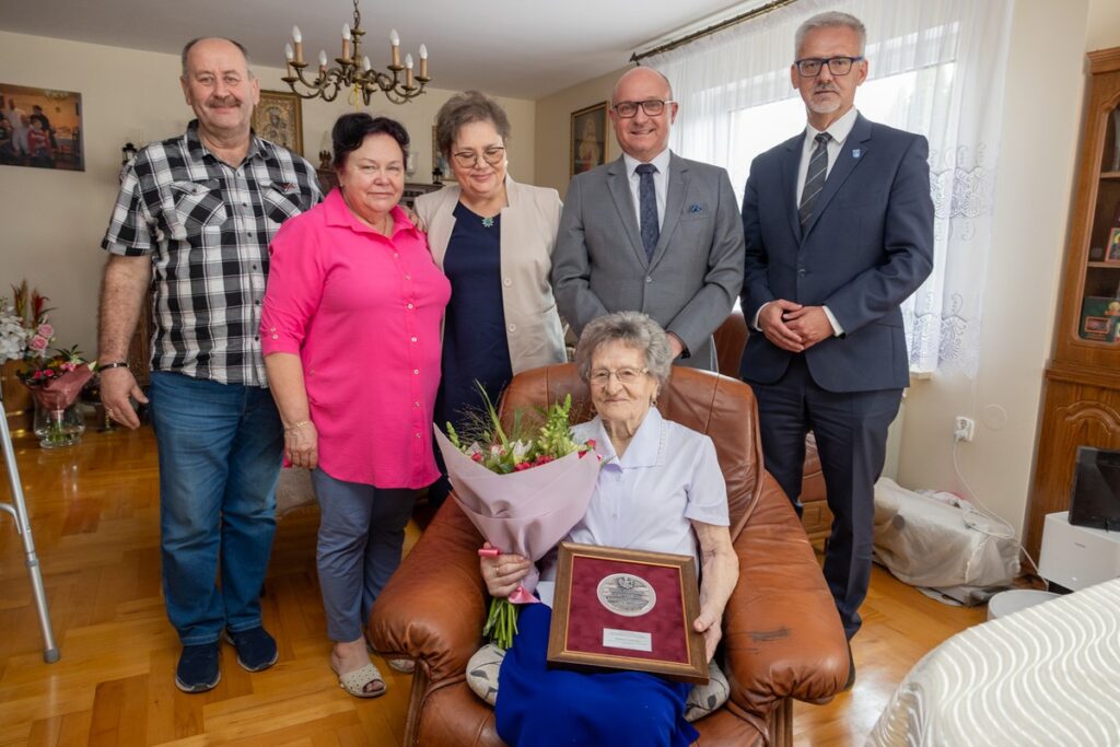 Awarding of a medal to Ms. Władysława Nowakowska, photo by Mikołaj Kuras for the UMWKP