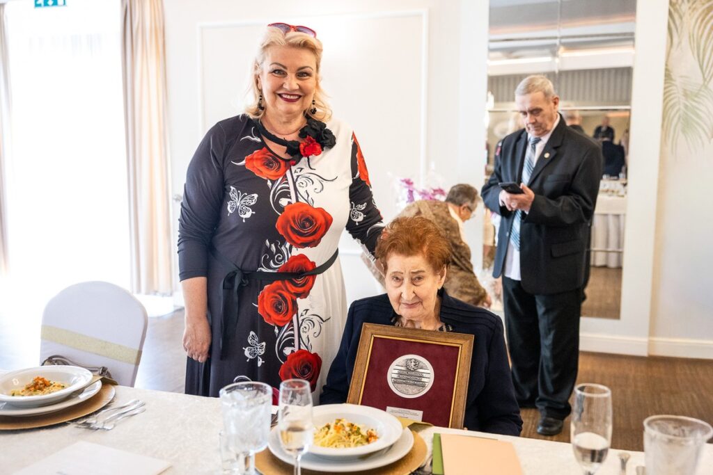 Awarding of a medal to Ms. Irena Łuczak, photo by Szymon Zdziebło/tarantoga.pl for the UMWKP