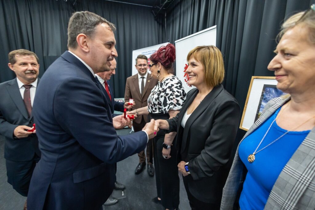 Presentation of honorary badges to village heads from Grudziądz County, photo by Mikołaj Kuras for the UMWKP