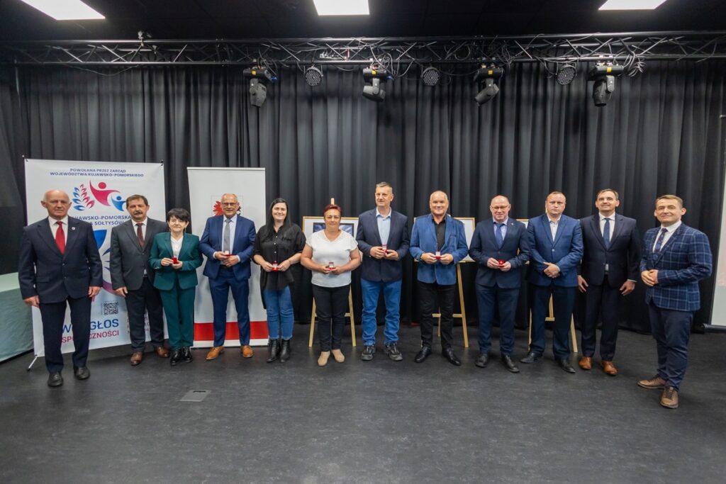 Presentation of honorary badges to village heads from Grudziądz County, photo by Mikołaj Kuras for the UMWKP